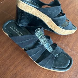 Donald  Pliner Wedge